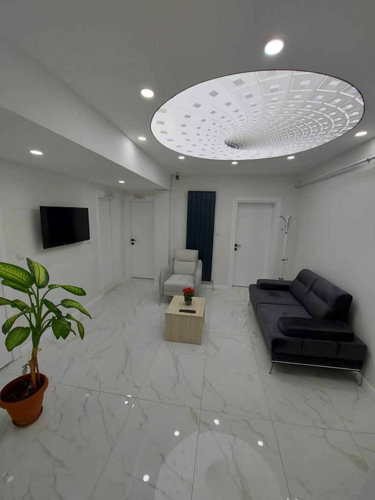 Diş Hekimi Alper Candaş bekleme salonu