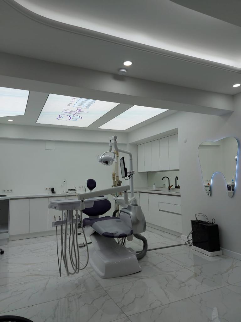 Diş Hekimi Alper Candaş klinik içi